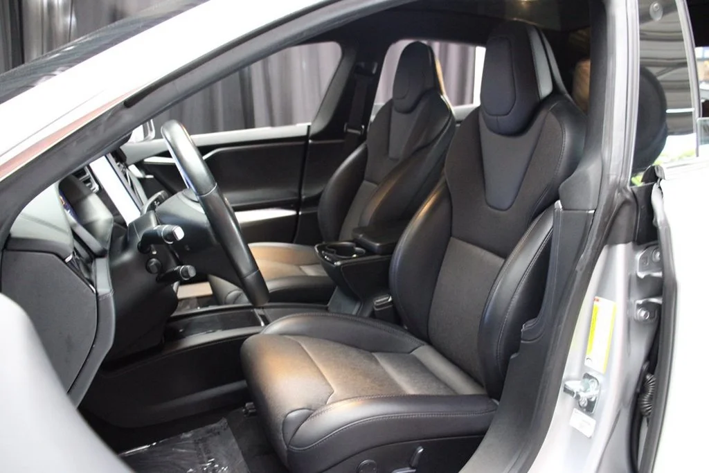 Used 2018 Obsidian Black Metallic Tesla  image 43