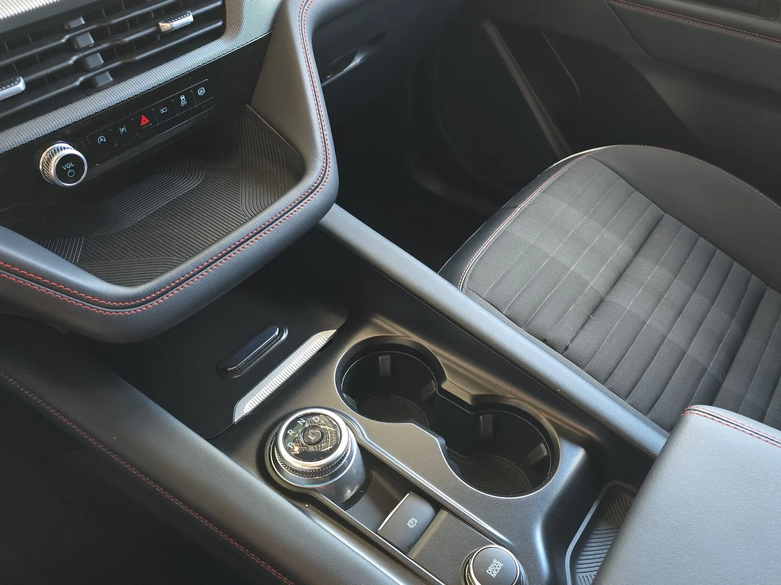 Used 2025 Black Metallic Ford ST-Line image 28
