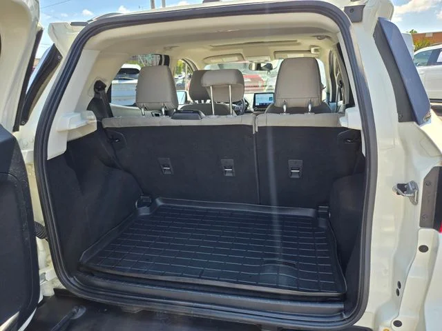 Used 2020 Diamond White Ford SE image 19