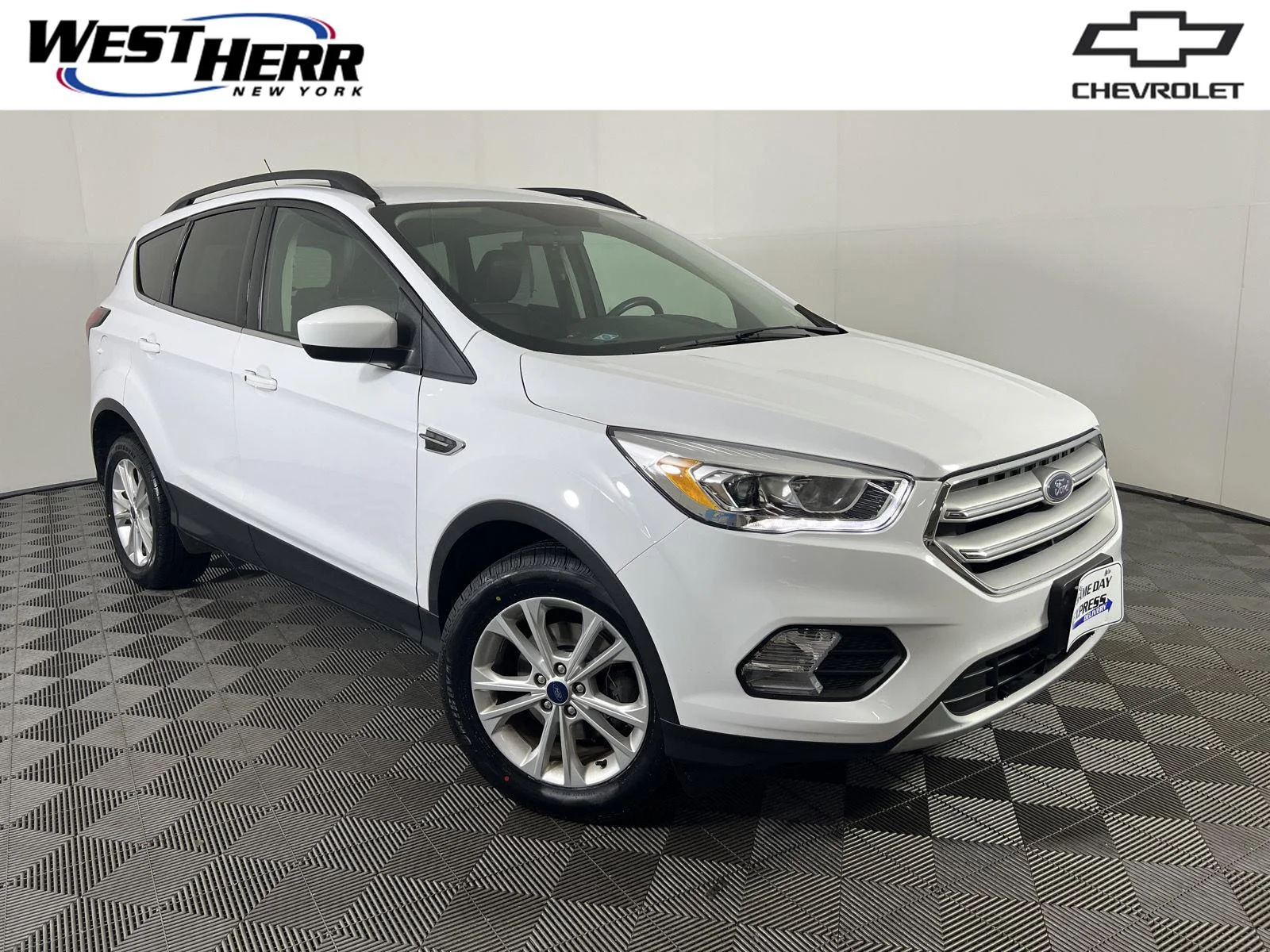Used 2019 Oxford White Ford SEL image 1