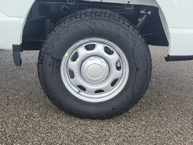 New 2026 Oxford White Ford XL image 8