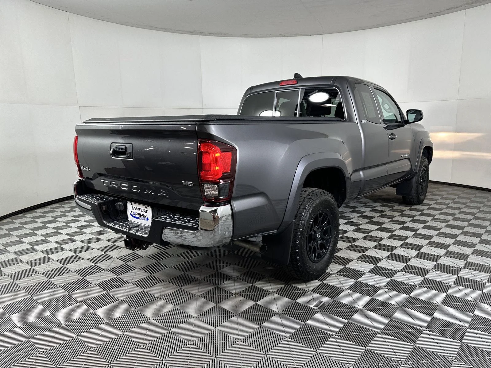 Used 2021 Magnetic Gray Metallic Toyota SR5 image 18