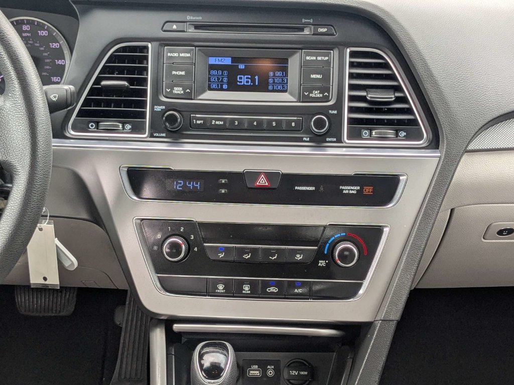 Used 2015 Gray Hyundai SE image 21
