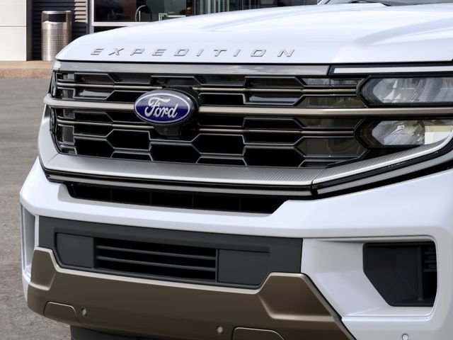 New 2027 Star White Metallic Tri-Coat Ford King Ranch® image 17