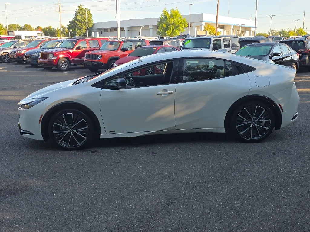 Used 2023 Wind Chill Pearl Toyota XLE image 12