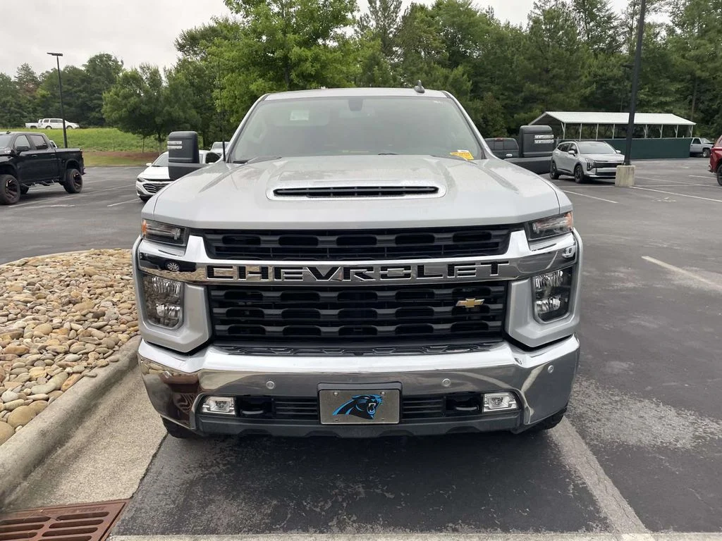 Used 2021 Silver Ice Metallic Chevrolet LT image 2