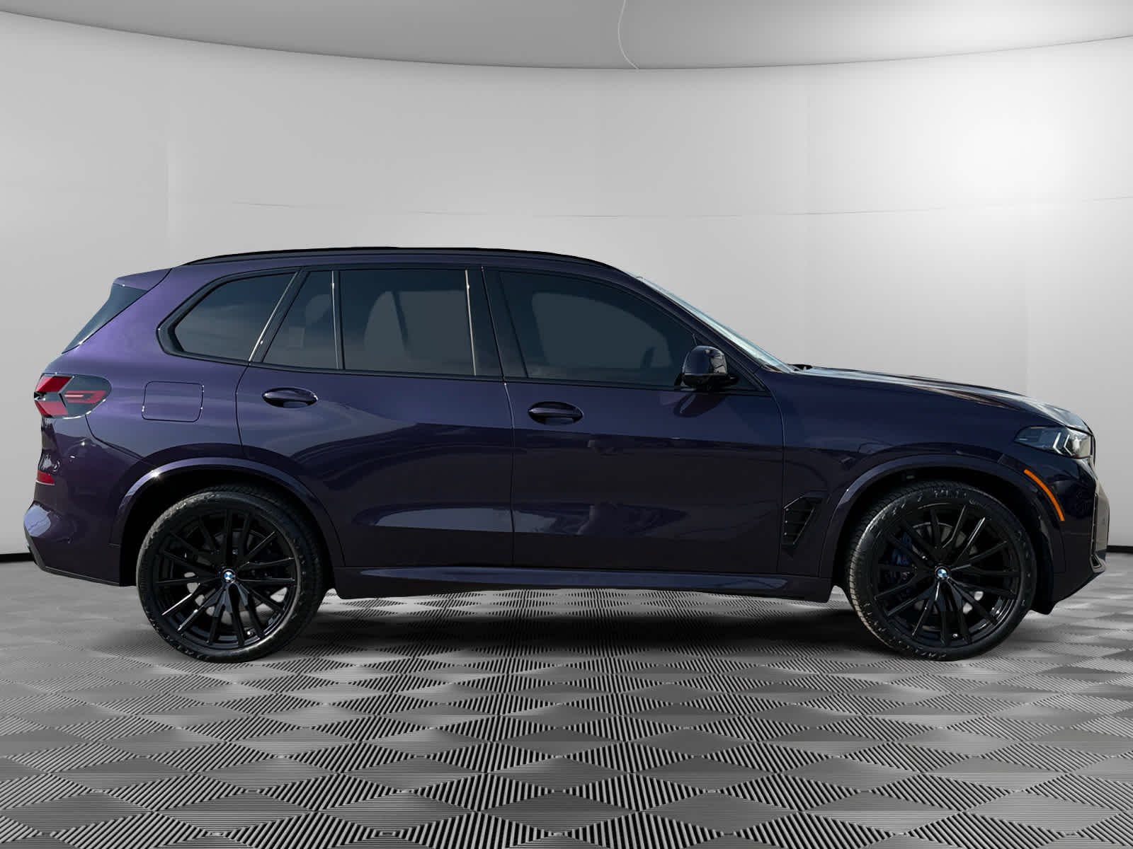 Used 2024 Technoviolet Metallic BMW xDrive40i image 4
