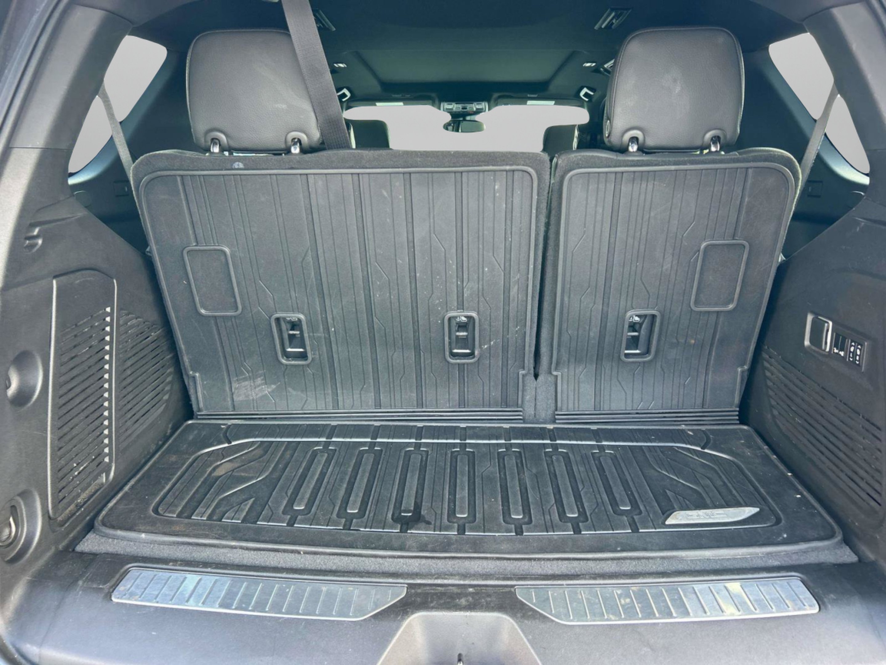 Used 2023 Onyx Black GMC Denali image 9