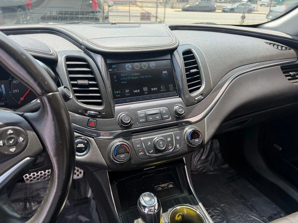 Used 2019 Black Chevrolet Premier image 22