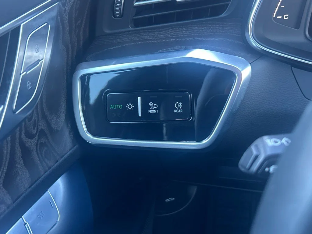 Used 2020  Audi 3.0T Prestige image 18