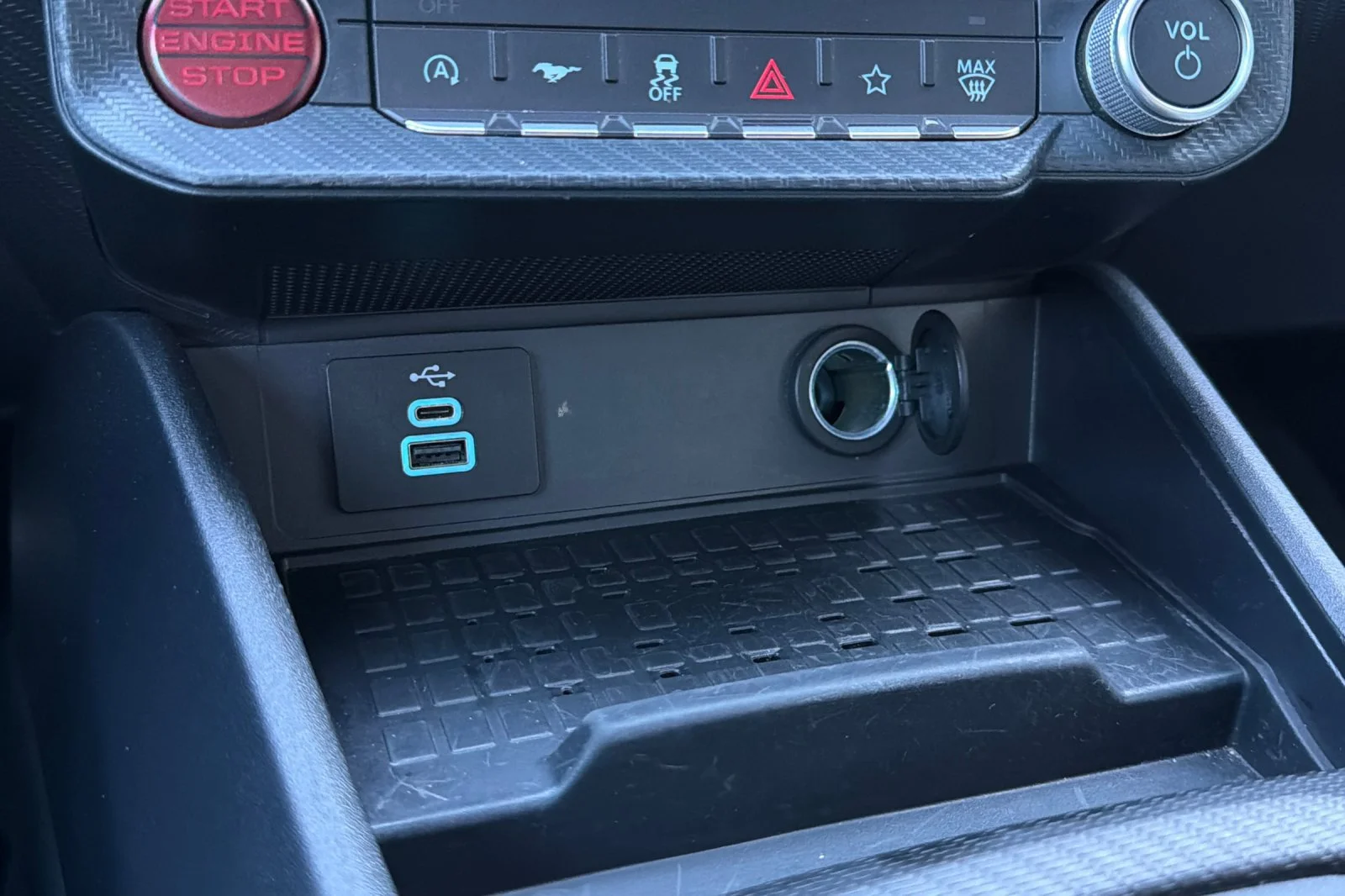 Used 2024 Dark Matter Gray Metallic Ford GT Premium image 31