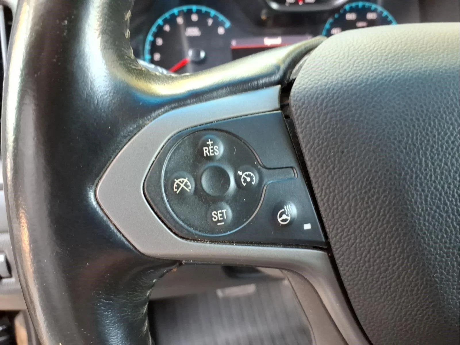 Used 2022 Black Chevrolet Z71 image 20
