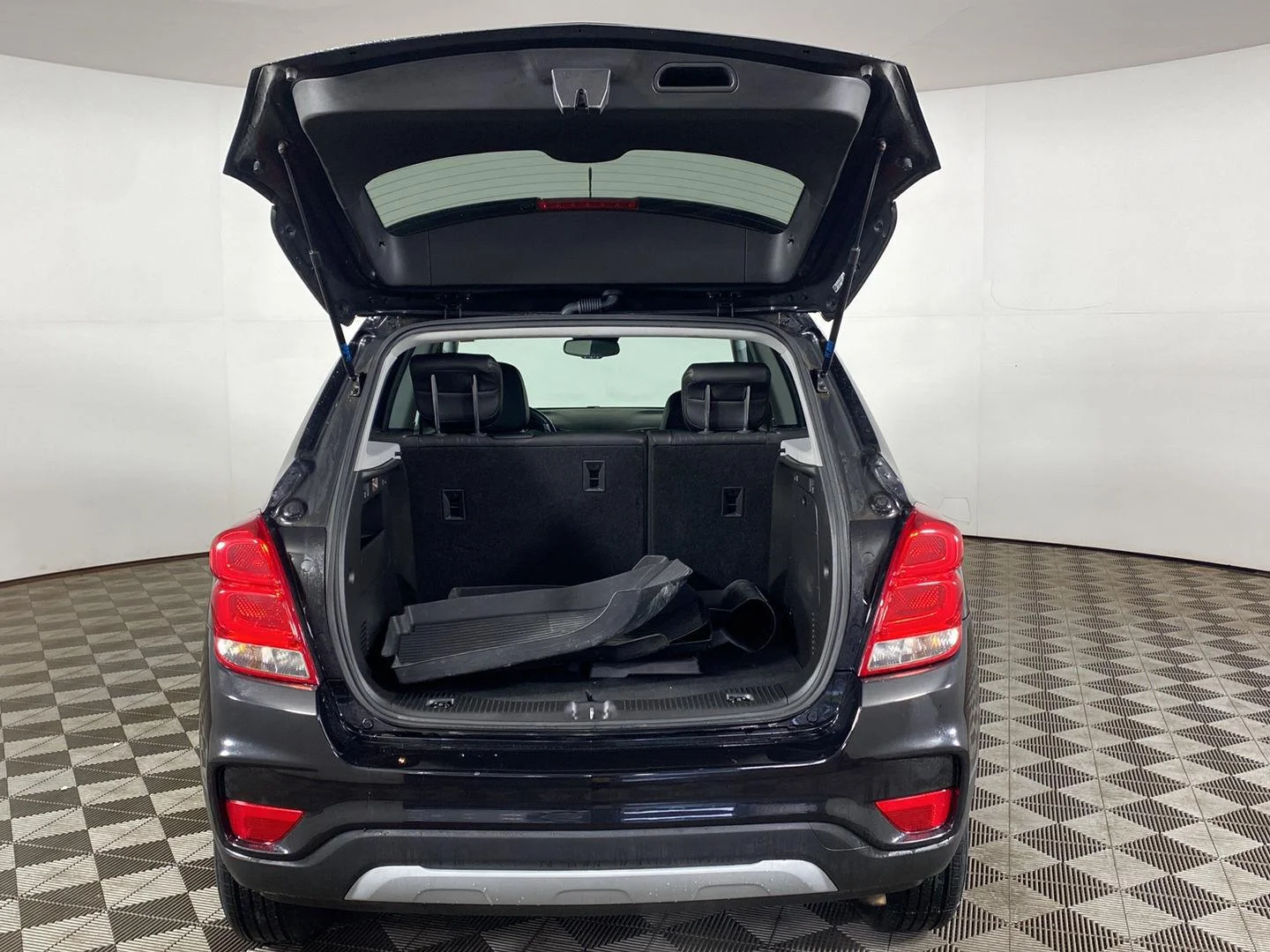 Used 2020 Mosaic Black Metallic Chevrolet LT image 7