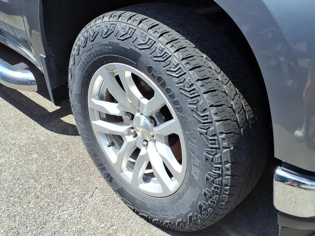 Used 2019 Satin Steel Metallic Chevrolet LT image 7
