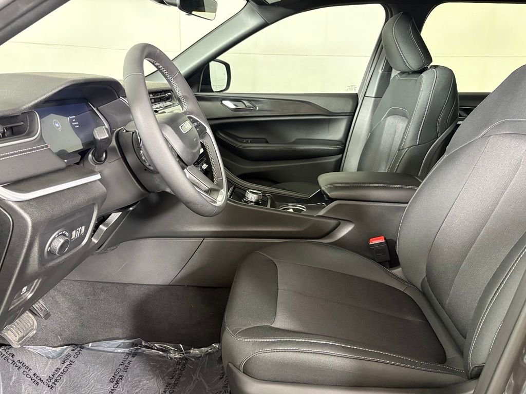 New 2026 Baltic Gray Metallic Clear-Coat Exterior Paint Jeep Laredo image 21