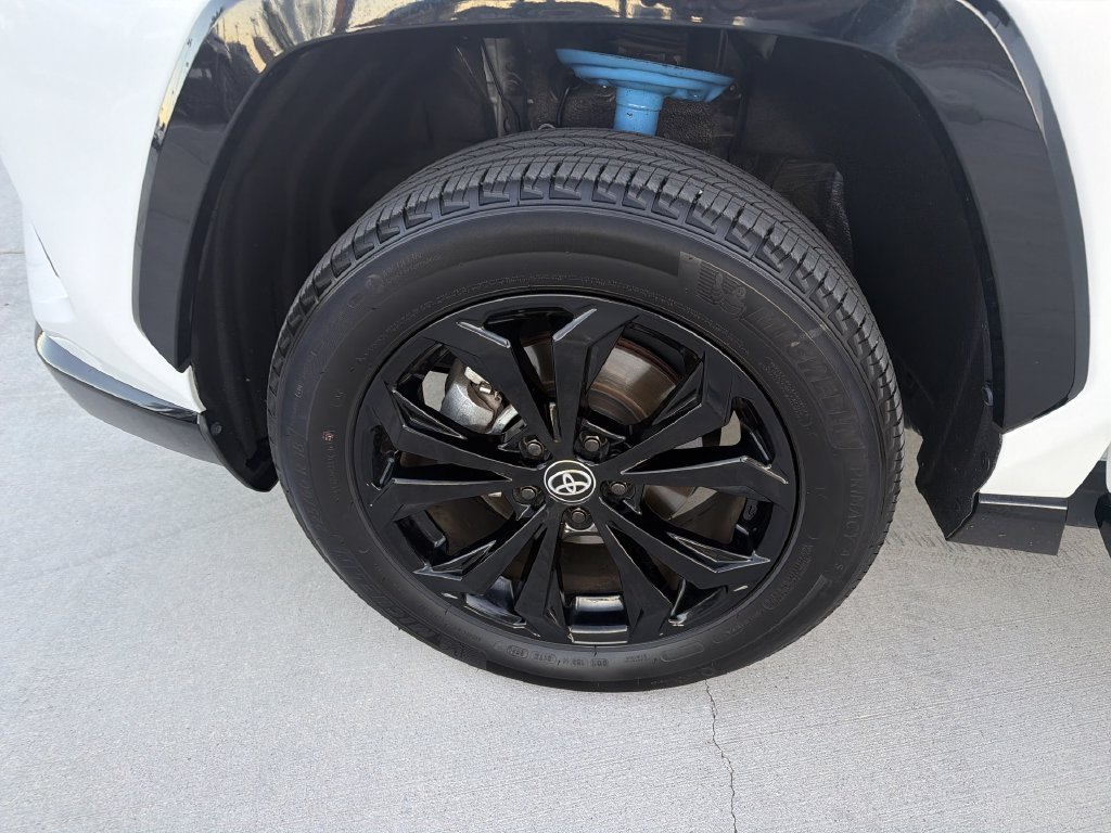 2024 Toyota RAV4 SE - Photo 32