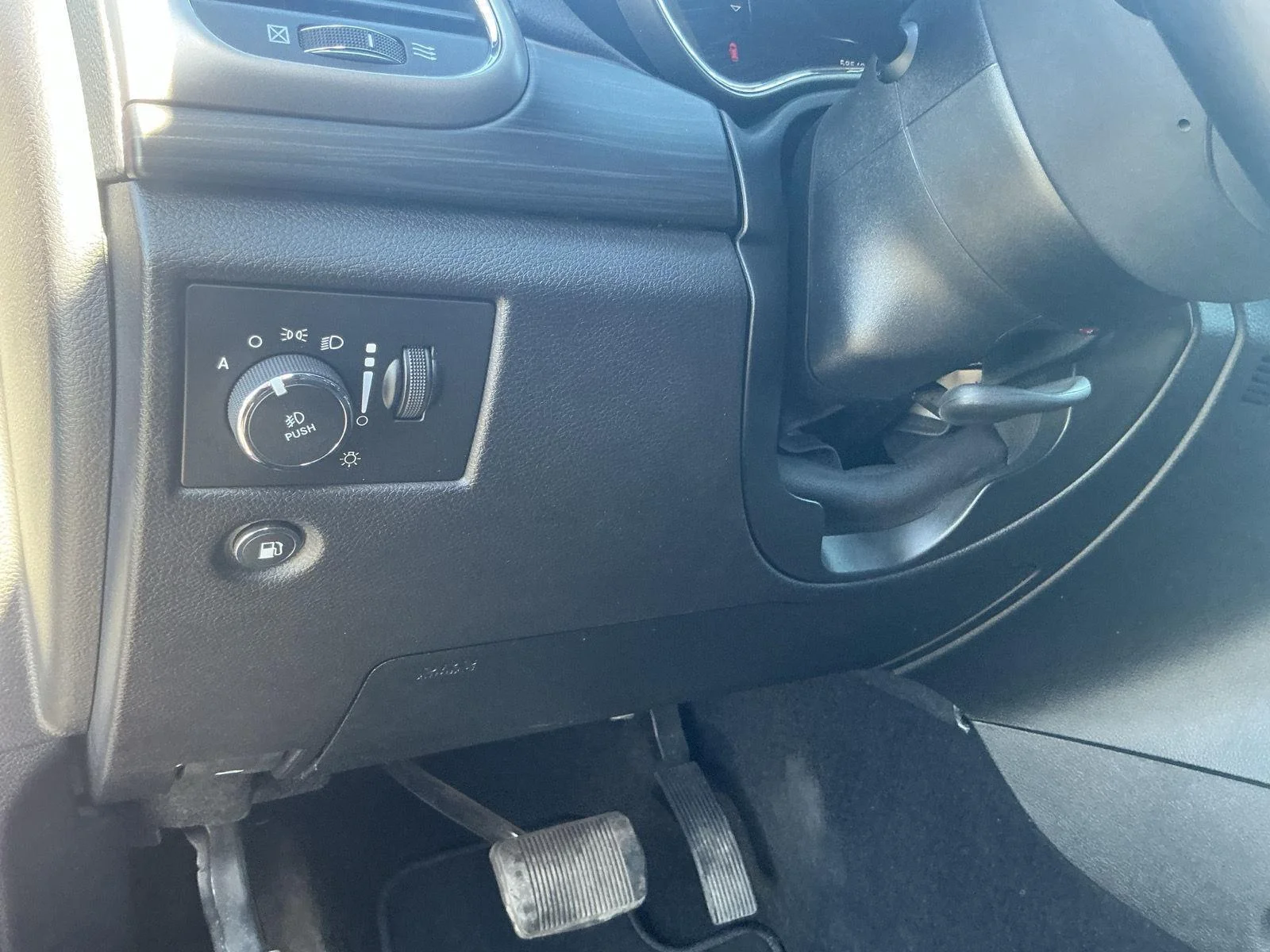 Used 2020 RED JEEP LARE image 12