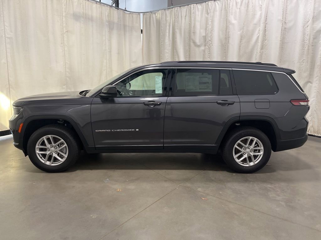 Used 2025 Baltic Gray Metallic Clearcoat Jeep Laredo X image 20