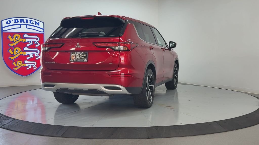 Used 2022 Red Mitsubishi  image 5