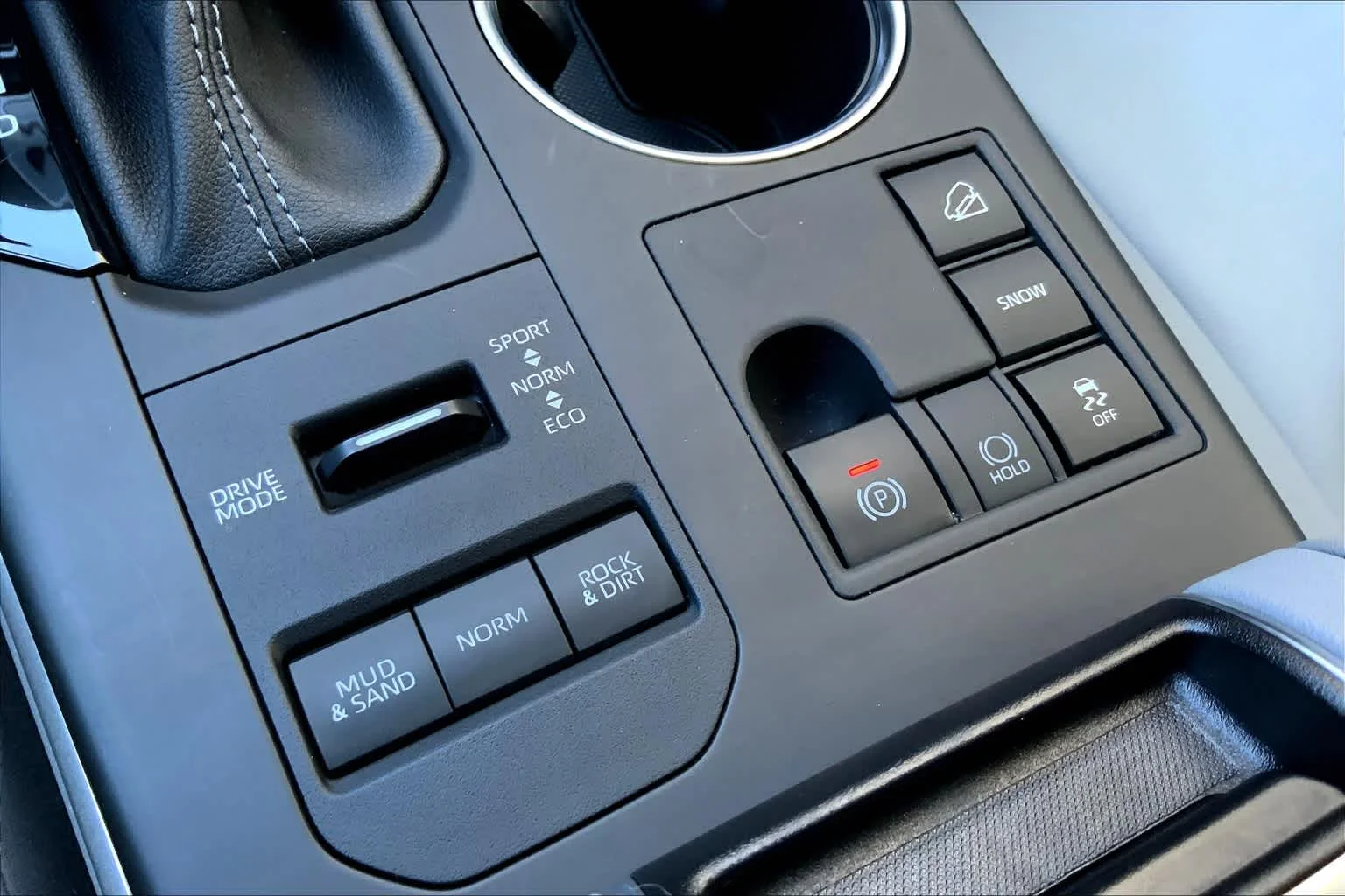 Used 2023 Wind Chill Pearl Toyota XLE image 36