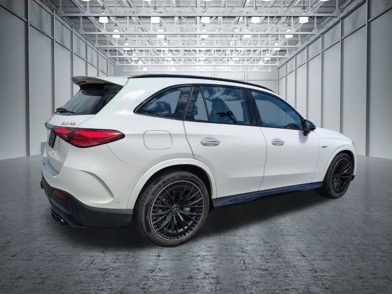 Used 2025  Mercedes-Benz GLC 43 AMG® image 4