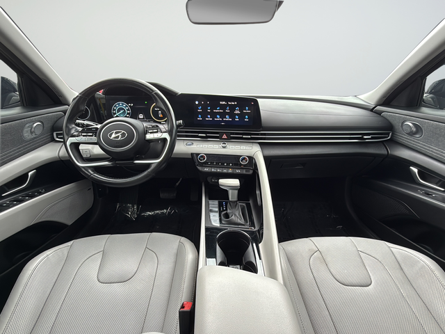Used 2023 Black Hyundai Limited image 9
