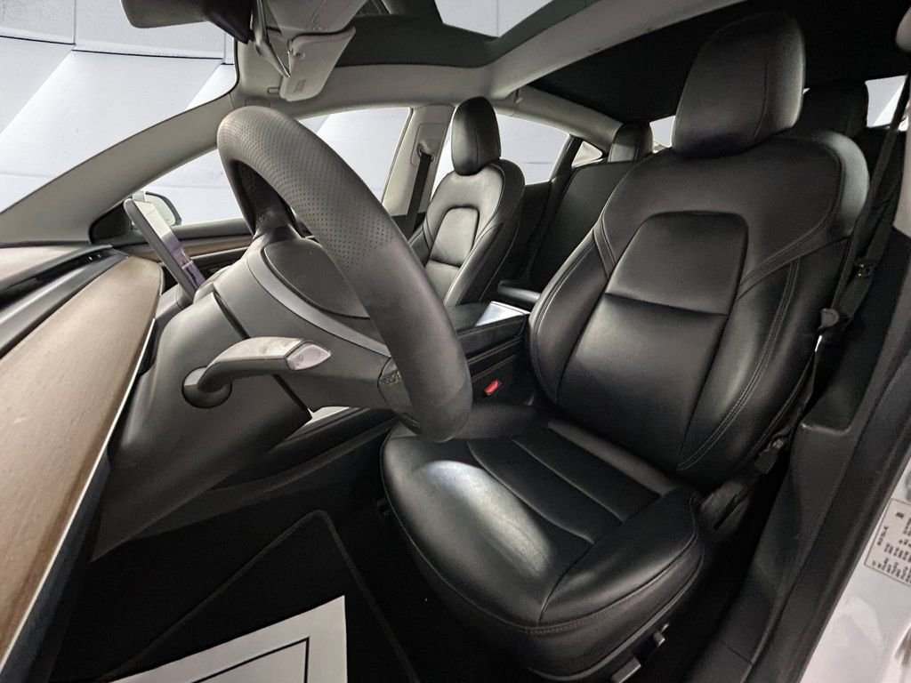 Used 2022  Tesla Long Range image 8