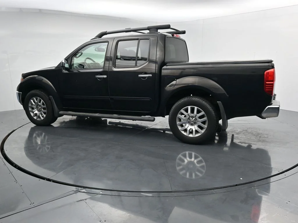 Used 2012 Black Nissan SL image 4