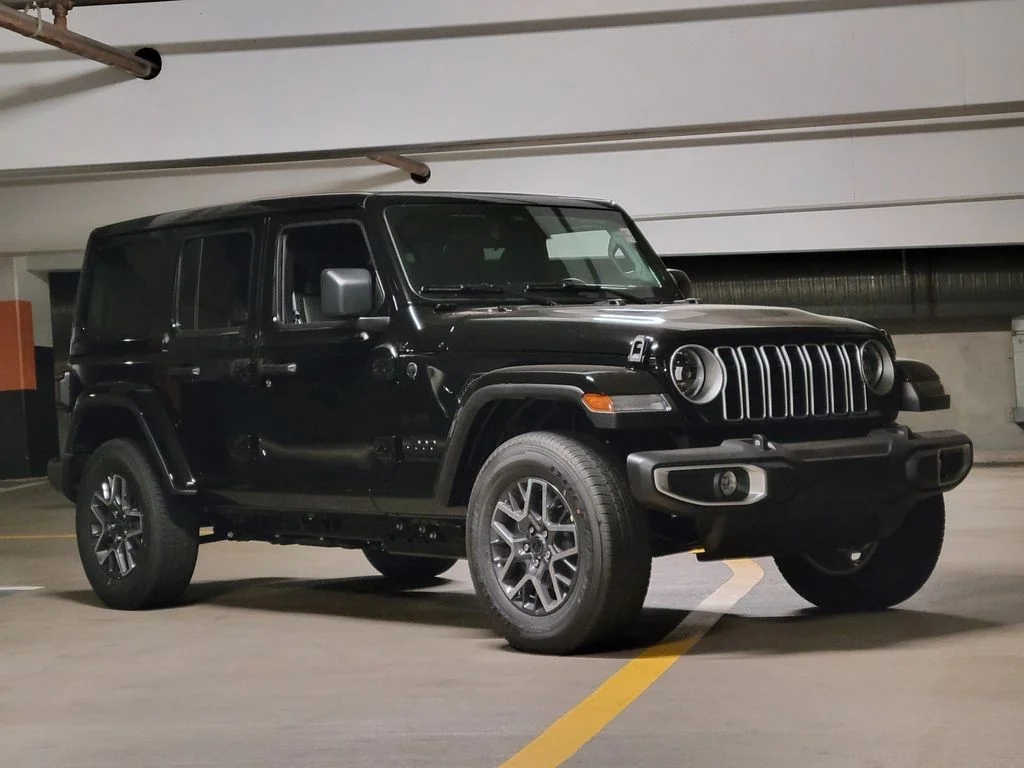 New 2026 Black Clear-Coat Exterior Paint Jeep Sahara image 25