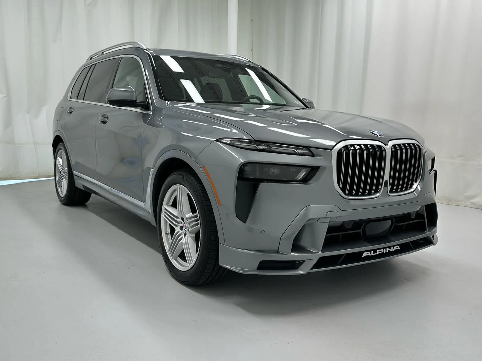 Used 2025 Skyscraper Grey Metallic BMW ALPINA XB7 image 2