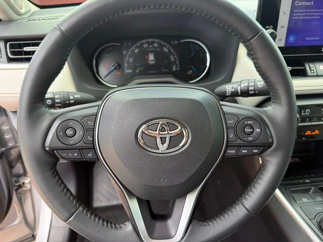 Certified Used 2023 SILVER SKY METALLIC Toyota XLE Premium image 47