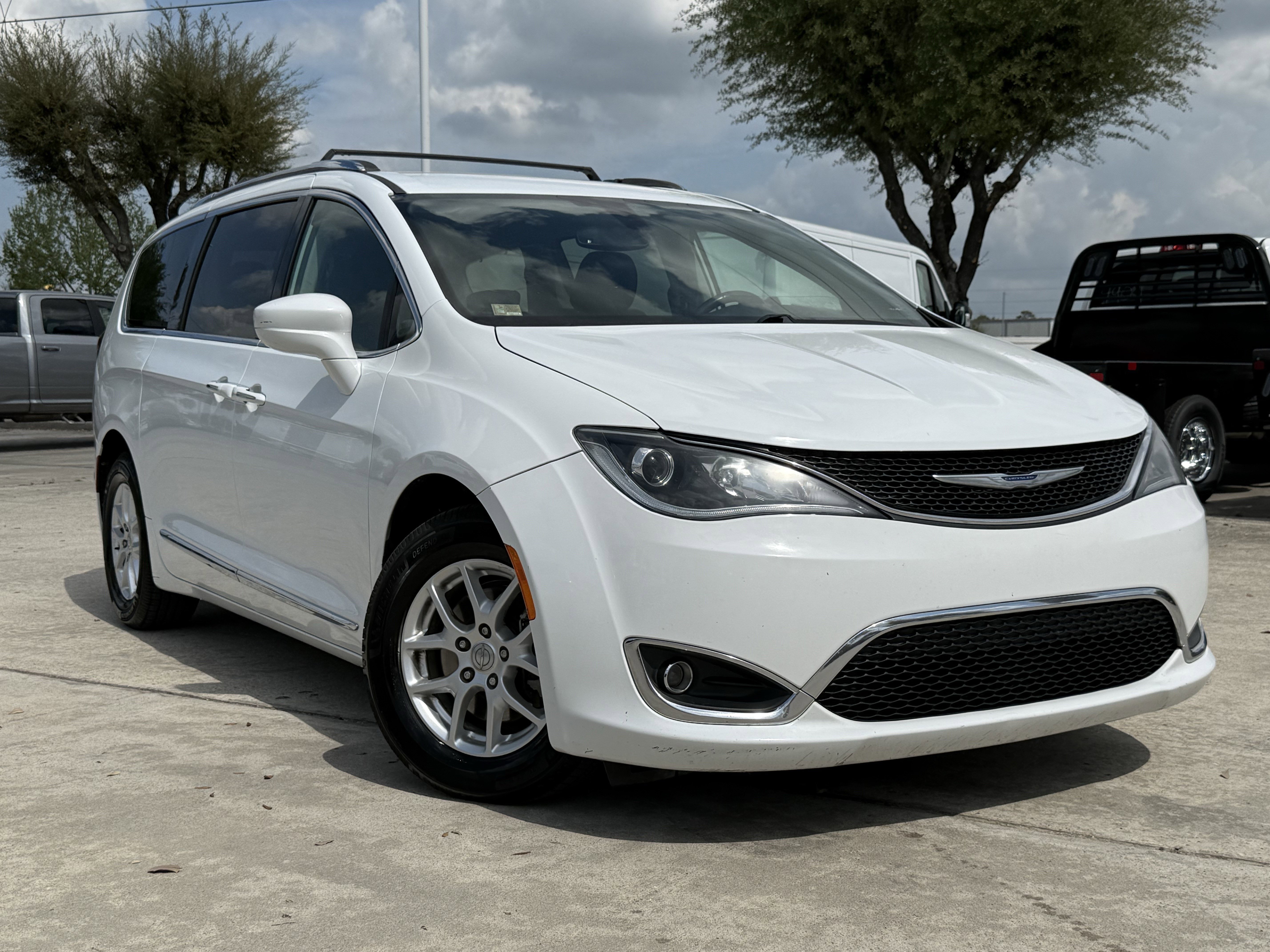 Used 2020 Chrysler Pacifica Touring L with VIN 2C4RC1BG8LR131394 for sale in Humble, TX