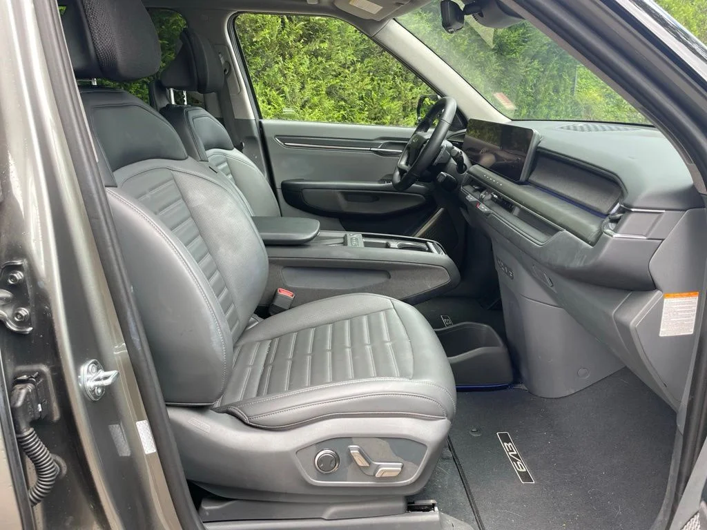 Certified Used 2024 Pebble Gray Kia Land image 28