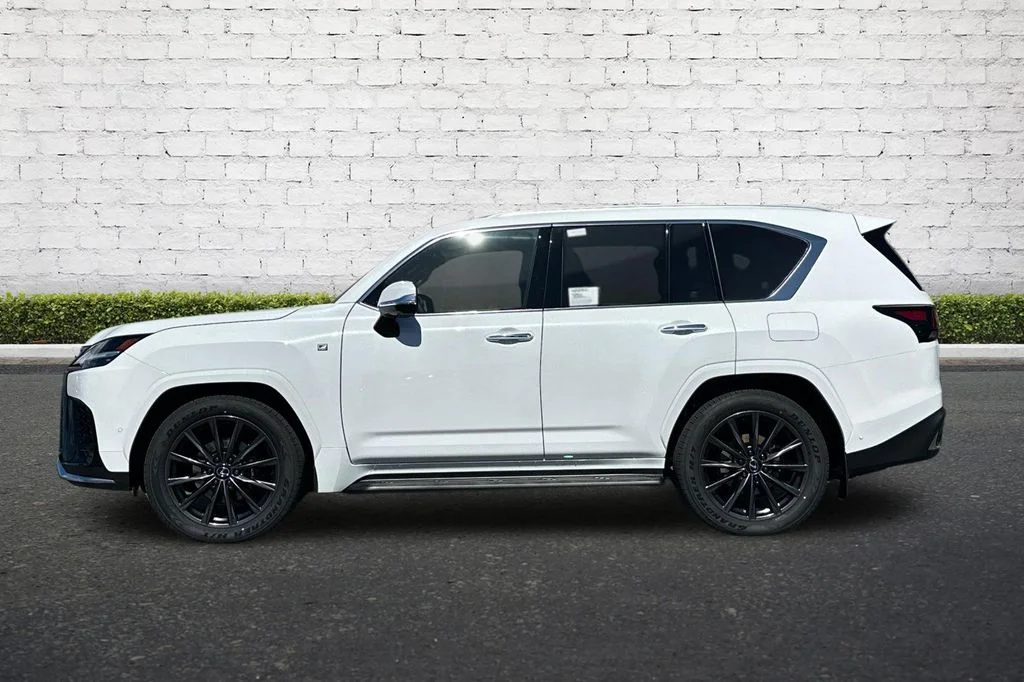 2026 Lexus LX 700h F-Sport - Photo 7