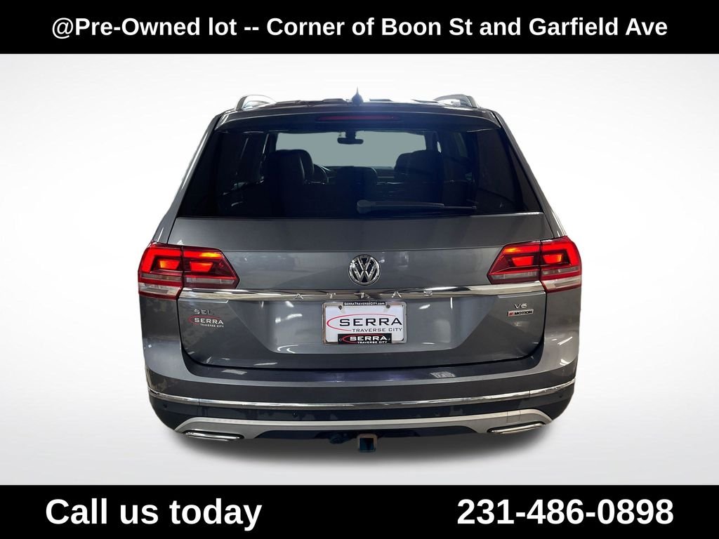 Used 2018 Gray Volkswagen SEL image 4