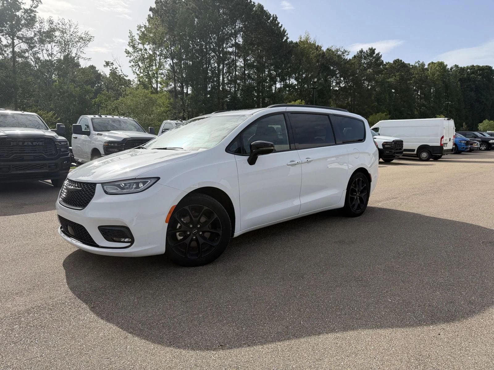 Used 2025 Bright White Clearcoat Chrysler Limited image 1