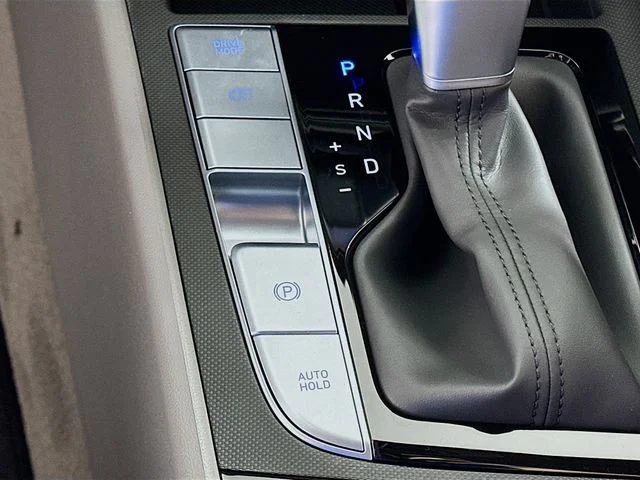 New 2025 White Hyundai SEL Convenience image 19