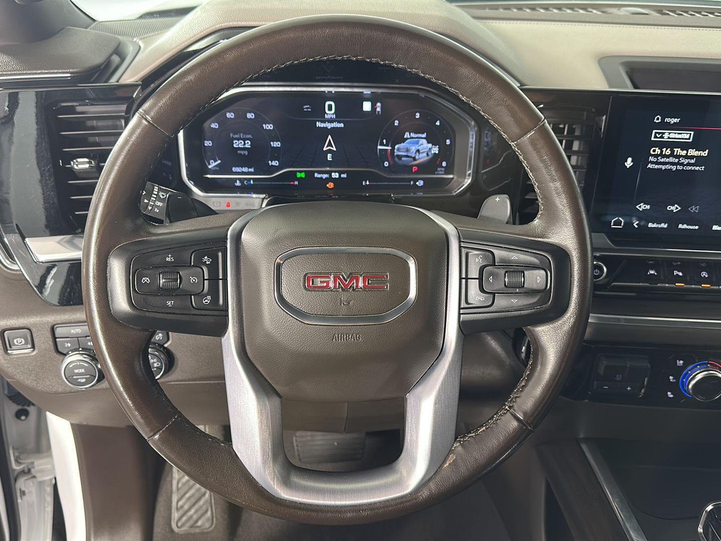 Used 2022 White Frost Tricoat GMC SLT image 16