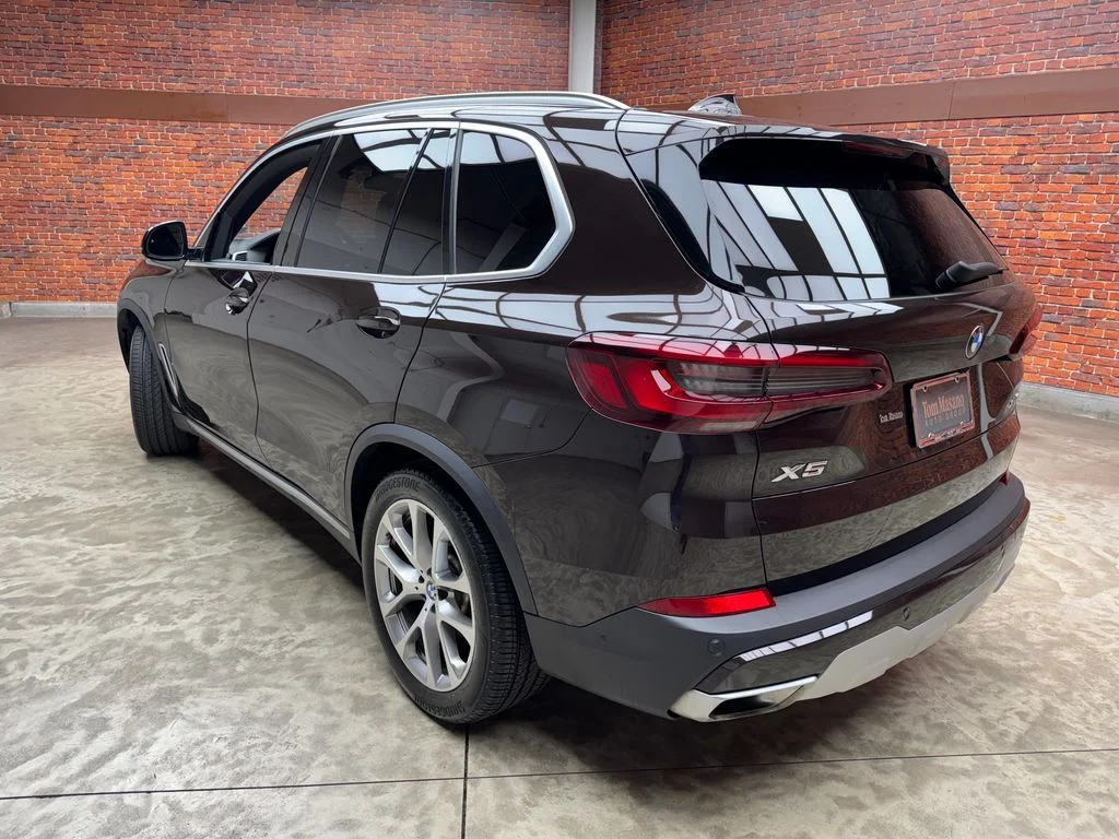 Used 2022 Brown BMW xDrive40i image 2