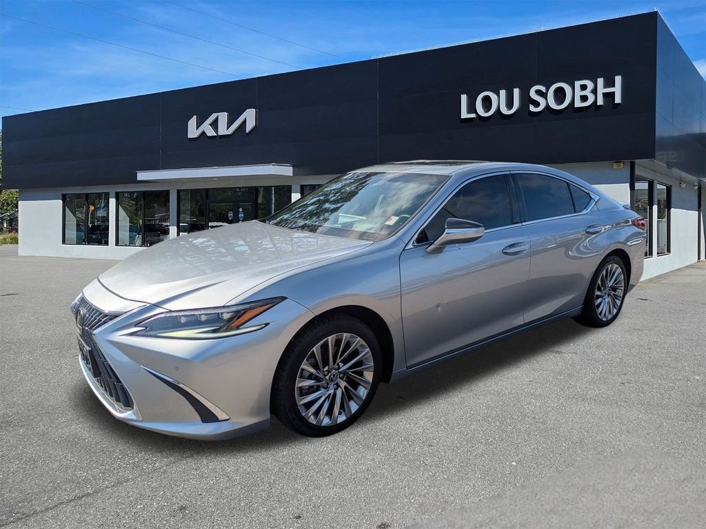 Used 2023 Silver Lexus 300h Luxury image 8