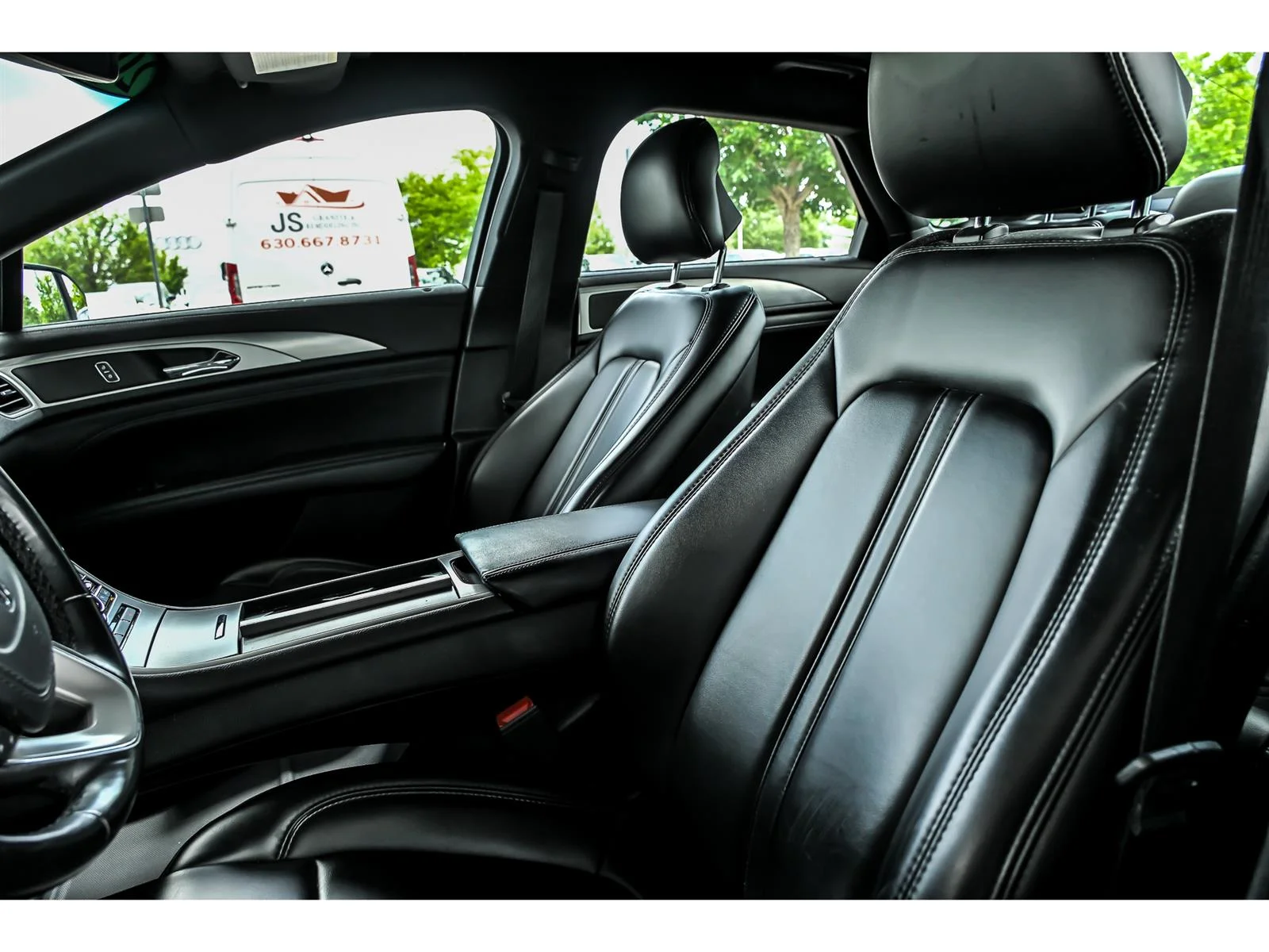 Used 2019 Black Lincoln  image 12
