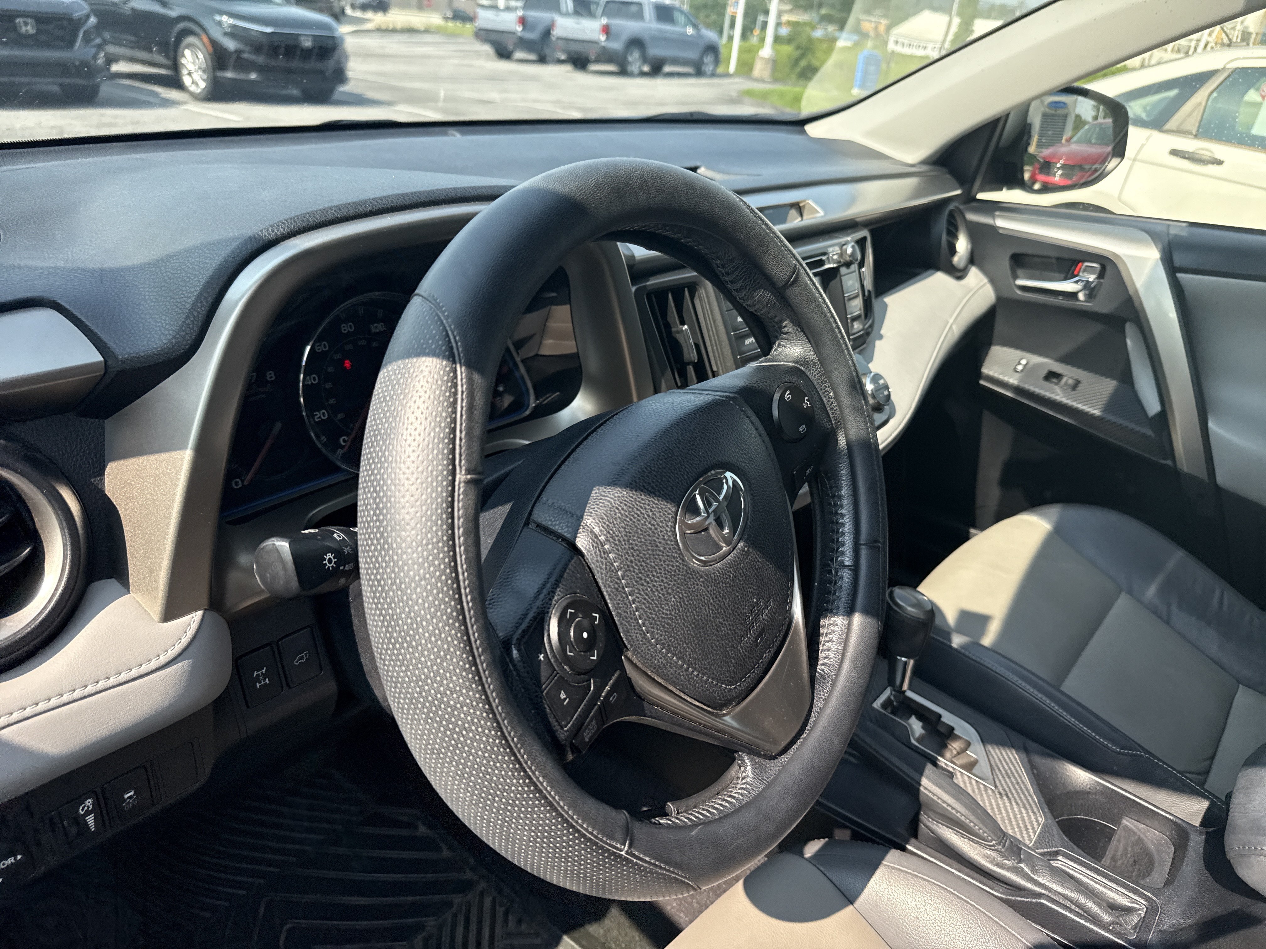 Used 2015 Magnetic Gray Metallic Toyota Limited image 9