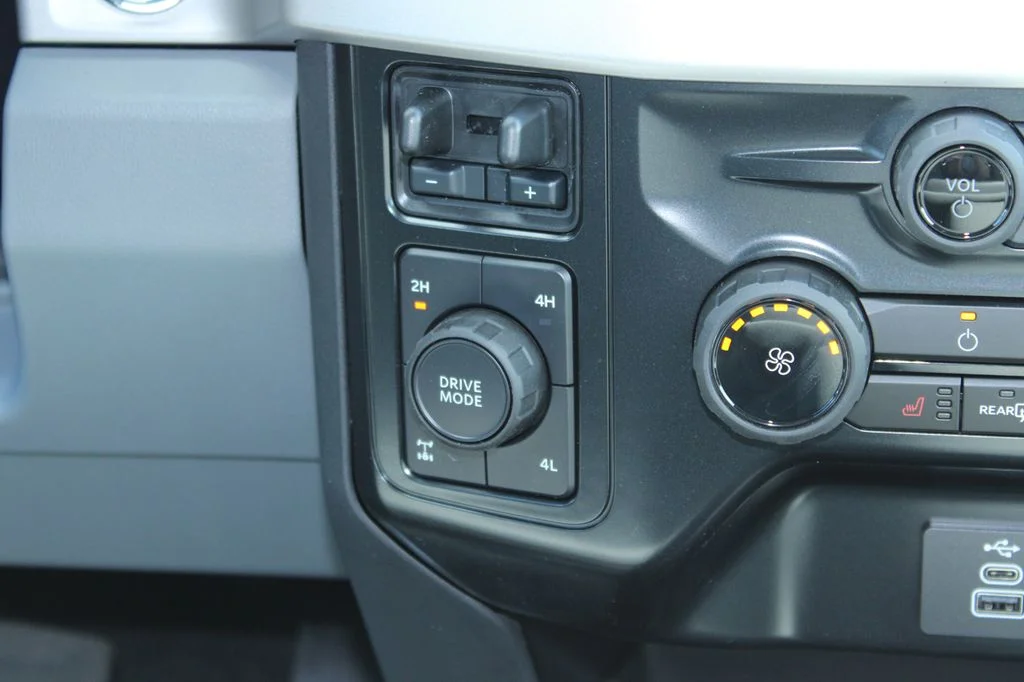 New 2026 Carbonized Gray Metallic Ford F-250® XLT image 32