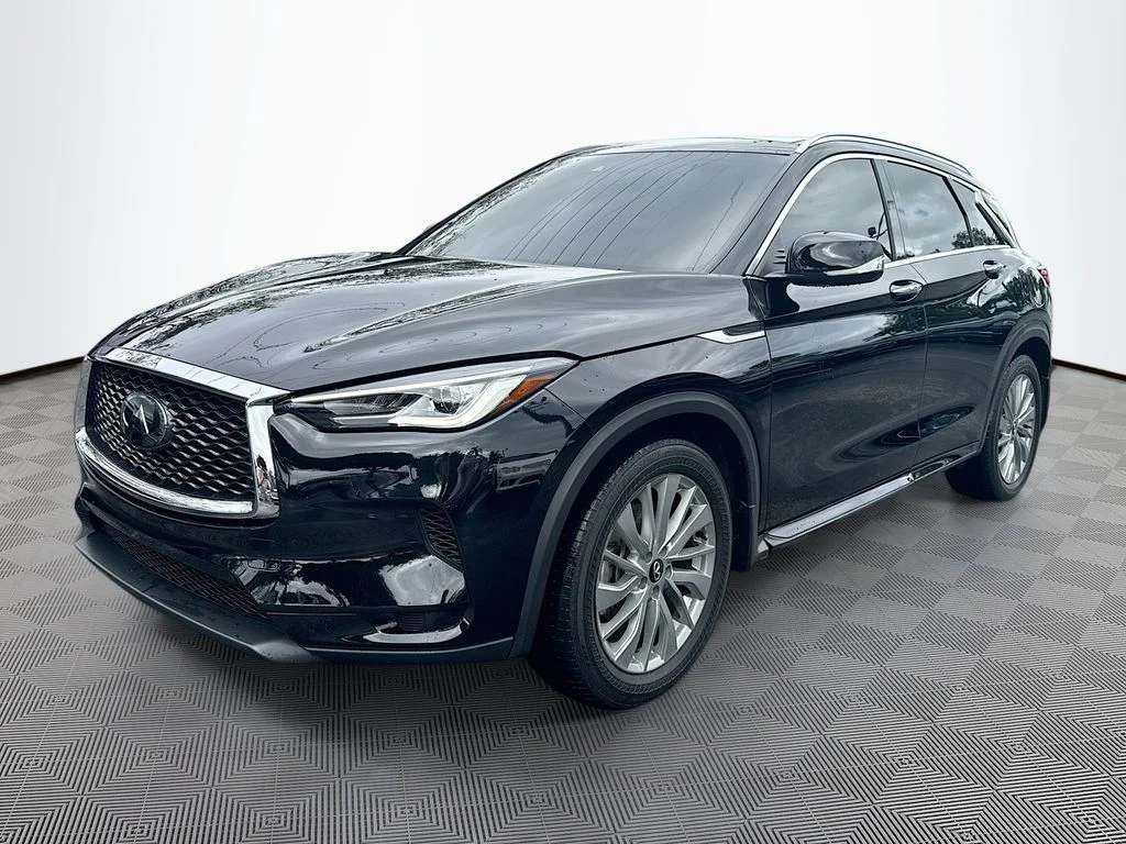 Certified Used 2023 Black INFINITI LUXE image 4
