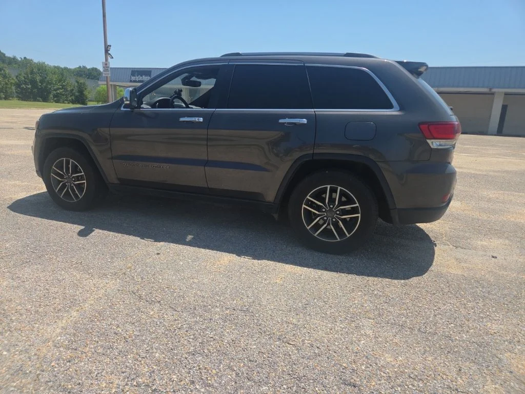 Used 2020 Gray Jeep Limited image 13