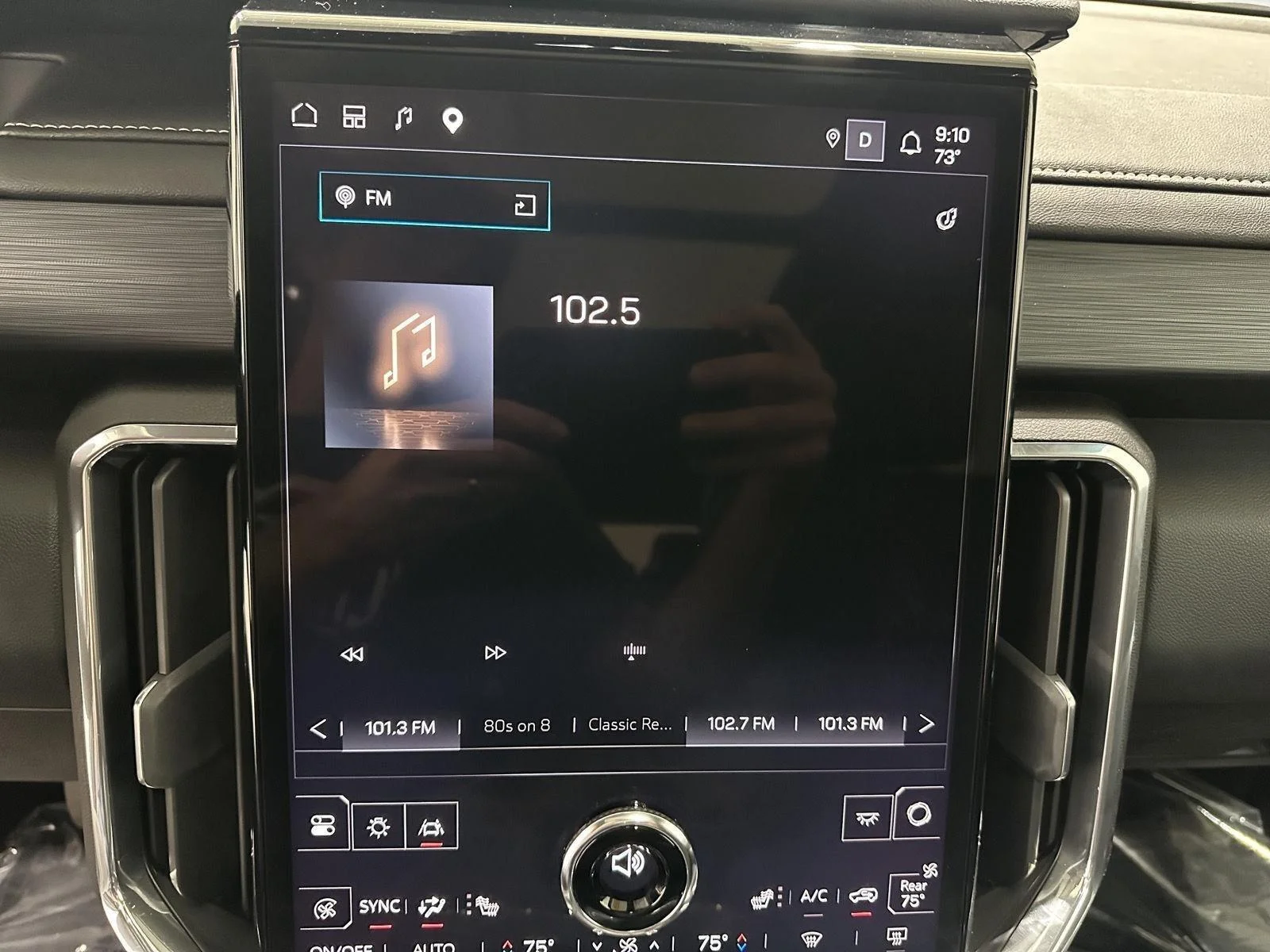 Used 2025 Sterling Metallic GMC Elevation image 12