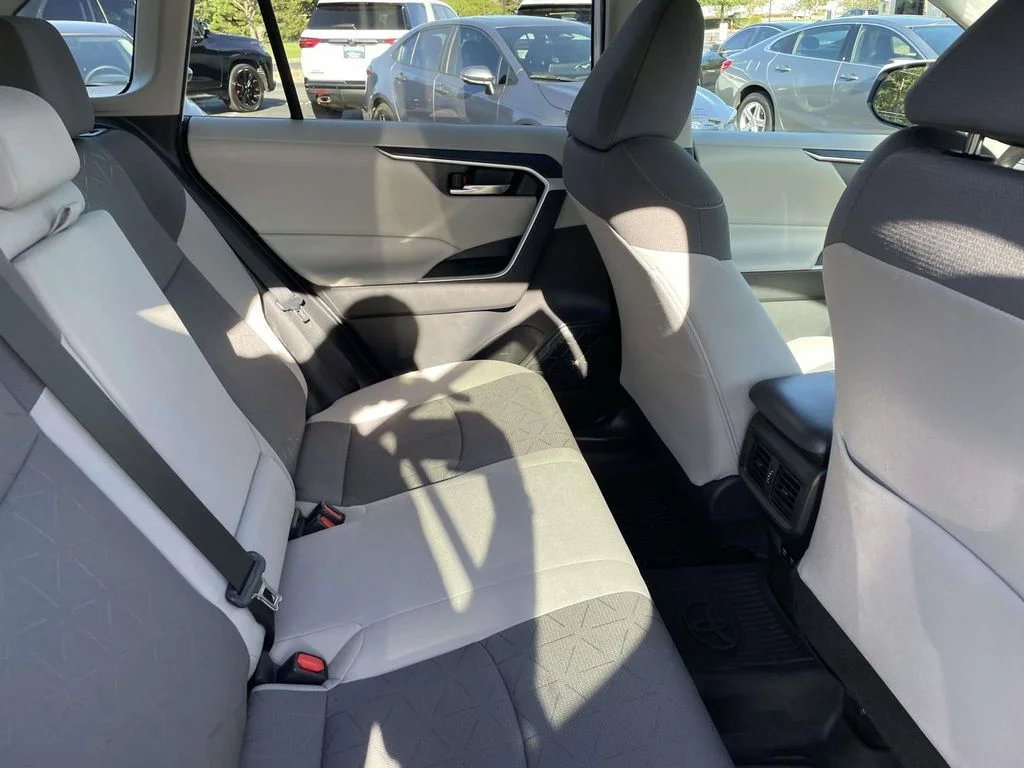 Used 2021  Toyota XLE image 10