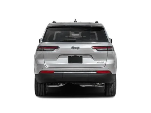 Used 2025 Gray Jeep Laredo image 5