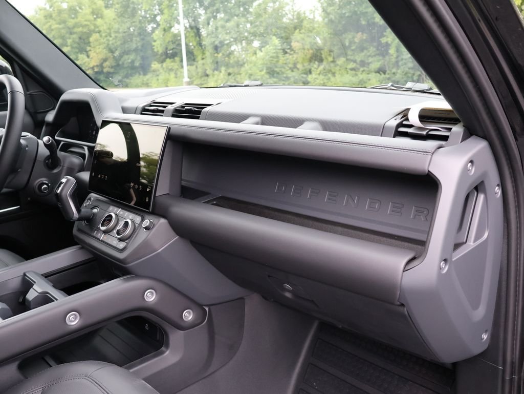 New 2026 Santorini Black LAND ROVER X-Dynamic SE image 9