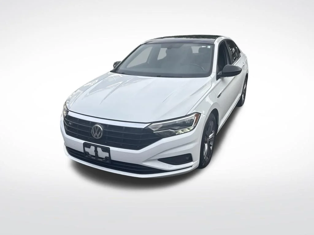 Used 2021 White Volkswagen  image 2